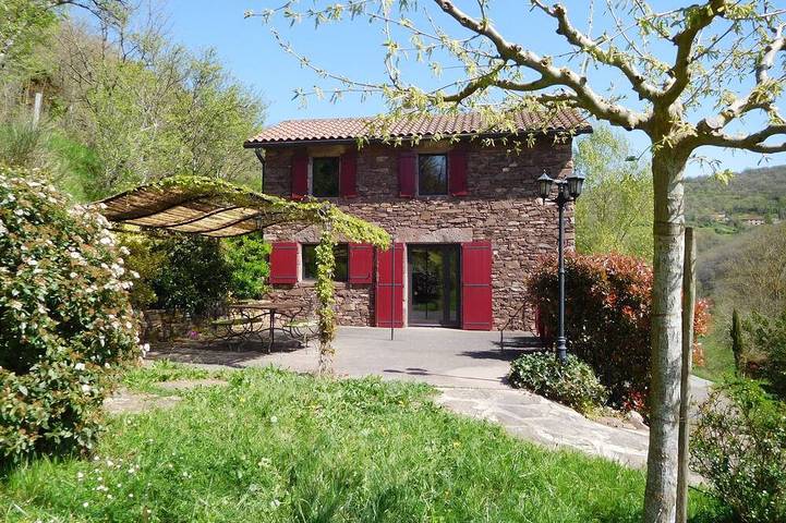 Location de vacances pour 7 personnes, avec terrasse et jardin à Saint-Sever-du-Moustier