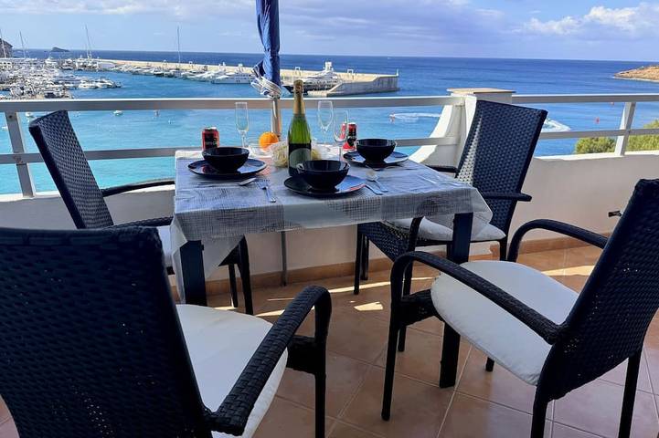 Location de vacances pour 4 personnes, avec Balcon et Piscine dans Port Adriano