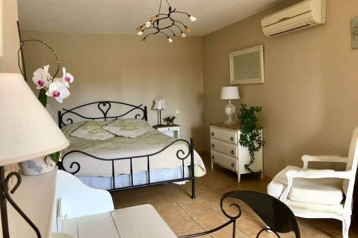 Location de vacances pour 3 personnes, avec piscine et jardin à Orange - 3