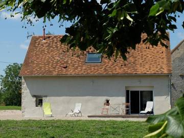 Gîte pour 4 personnes, avec jardin à Cindré