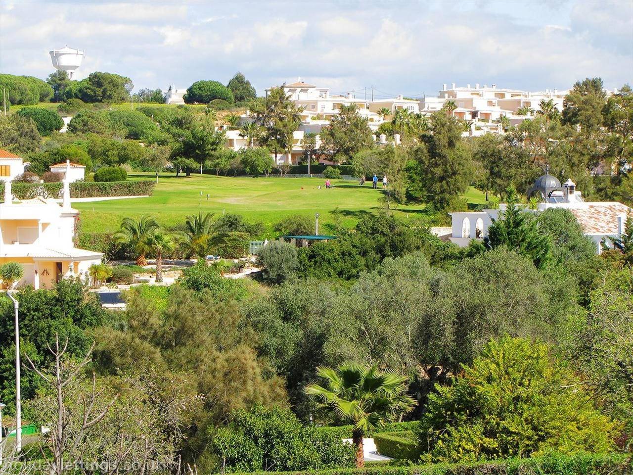 Entire apartment, Große Wohnung in Carvoeiro mit Möblierter Terrasse in Carvoeiro, Lagoa