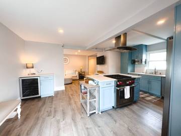 Vacation Rental for 6 Guests in Barnstable, Cape Cod, Picture 2