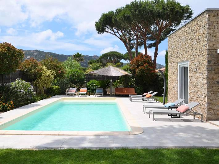 Villa pour 10 personnes, avec jardin ainsi que sauna et piscine