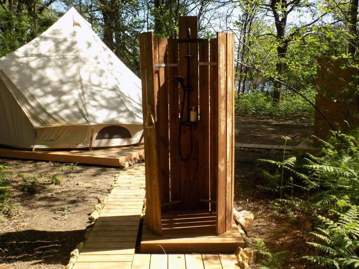 Gîte pour 4 personnes, avec vue et jardin ainsi que terrasse et vue sur le lac à Le Vigeant - 4