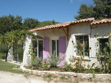 Gîte pour 7 personnes, avec bassin pour enfant et piscine ainsi que vue et jardin à Saint-Zacharie