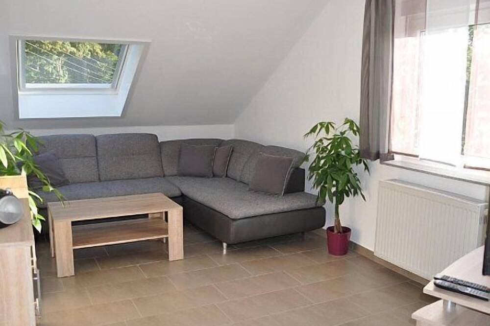 Ganze Wohnung, 80qm große Ferienwohnung in idyllischer Lage am Waldrand in Leipheim, Bayerisch Schwaben