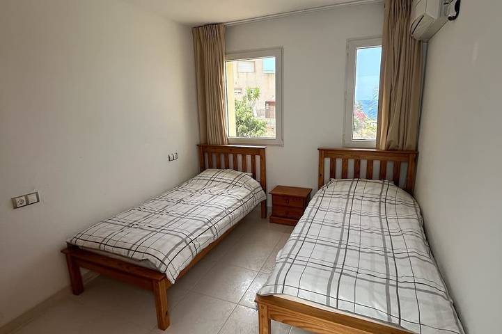 Large 4 bedroom detached villa private pool in walled garden.  5 minute to Sea. in Isla Plana, Carthagène