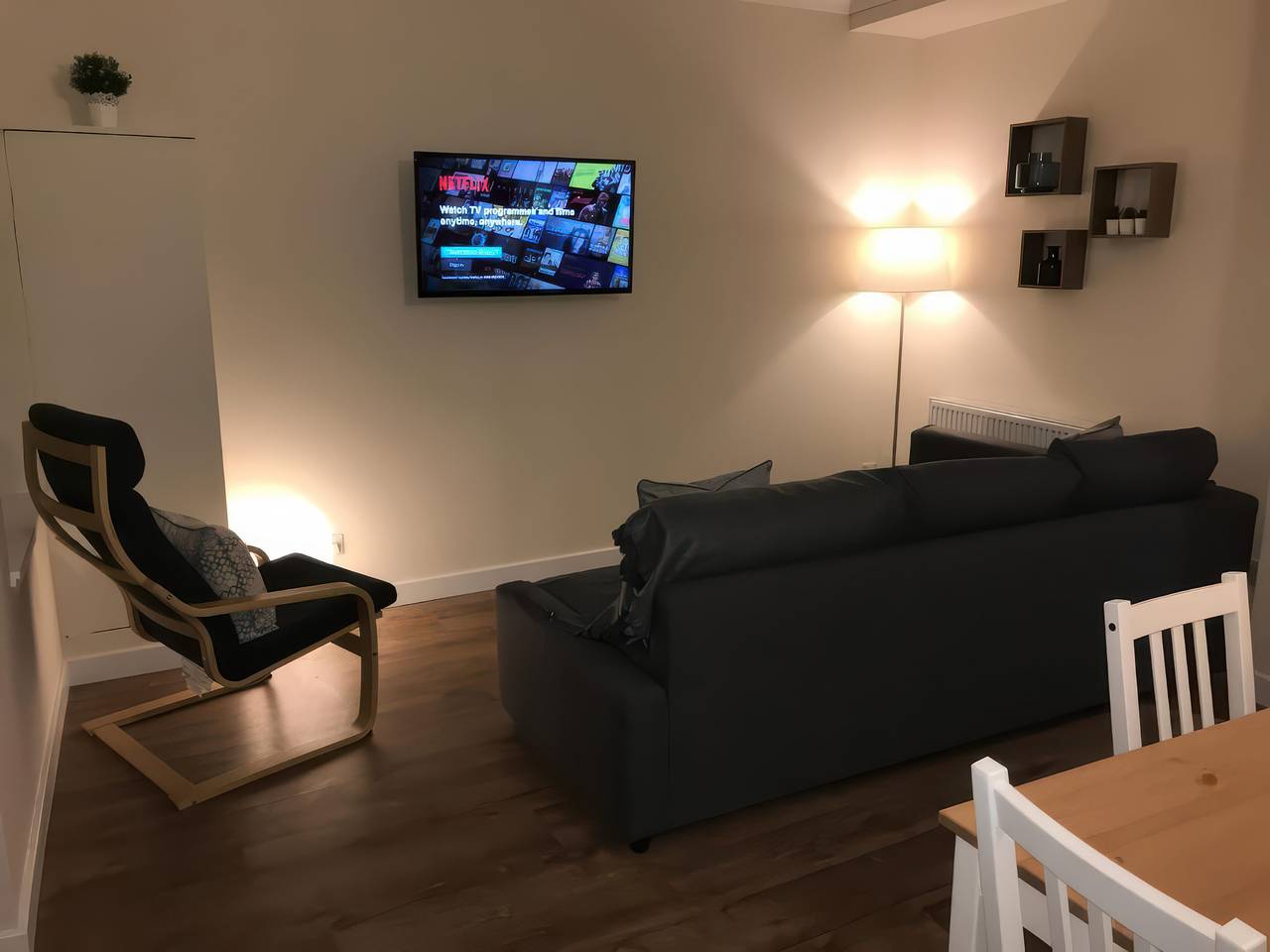 Entire apartment, 2 Lower Kessock Street in Inverness, Highlands