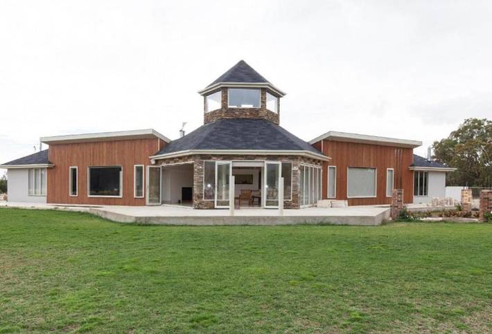 Villa voor 10 personen, with tuin and uitzicht as well as uitzicht op het meer in Victoria