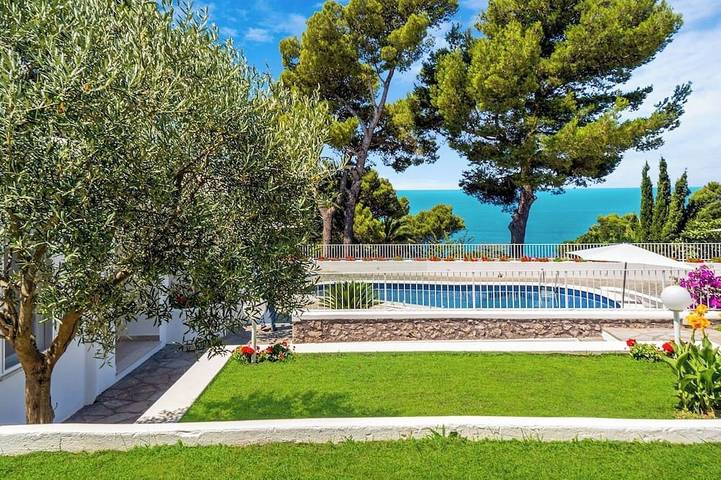 Villa für 8 Personen, mit Terrasse und Garten - 1