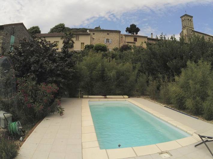 Location de vacances pour 2 personnes, avec terrasse et jardin ainsi que vue et piscine à Les Ollières-sur-Eyrieux - 2