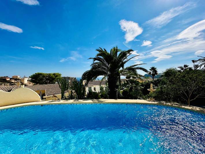 Chalet para 4 personas, con vistas además de jardín y terraza - 1