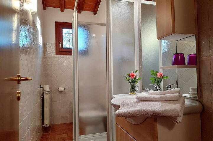 Maison dans les collines florentines avec piscine, parking gratuit et wifi in Reggello, Valdarno