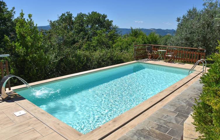 Apartamento con jardín junto a la piscina y aparcamiento in Umbertide, Valtiberina