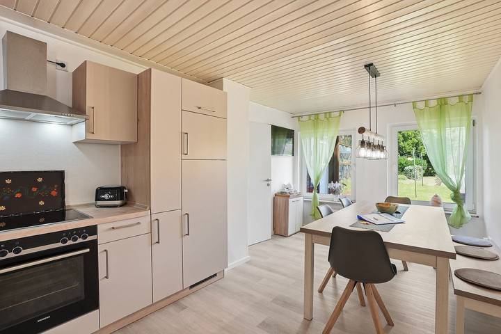 Ferienhaus für 4 Personen, mit Terrasse und Garten in Emden - 3