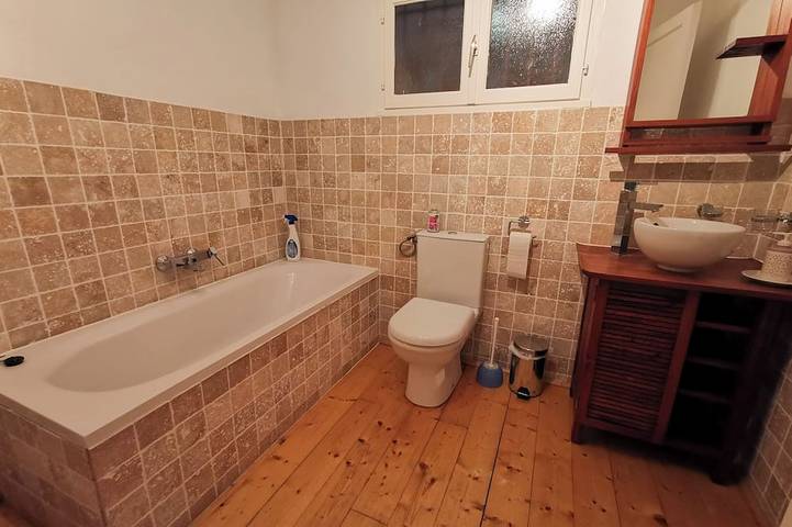 Appartement entier, Appartement de 2 chambres, piscine naturelle dans un endroit calme au bord de la rivière près de la mer in Sorède, Région de Céret