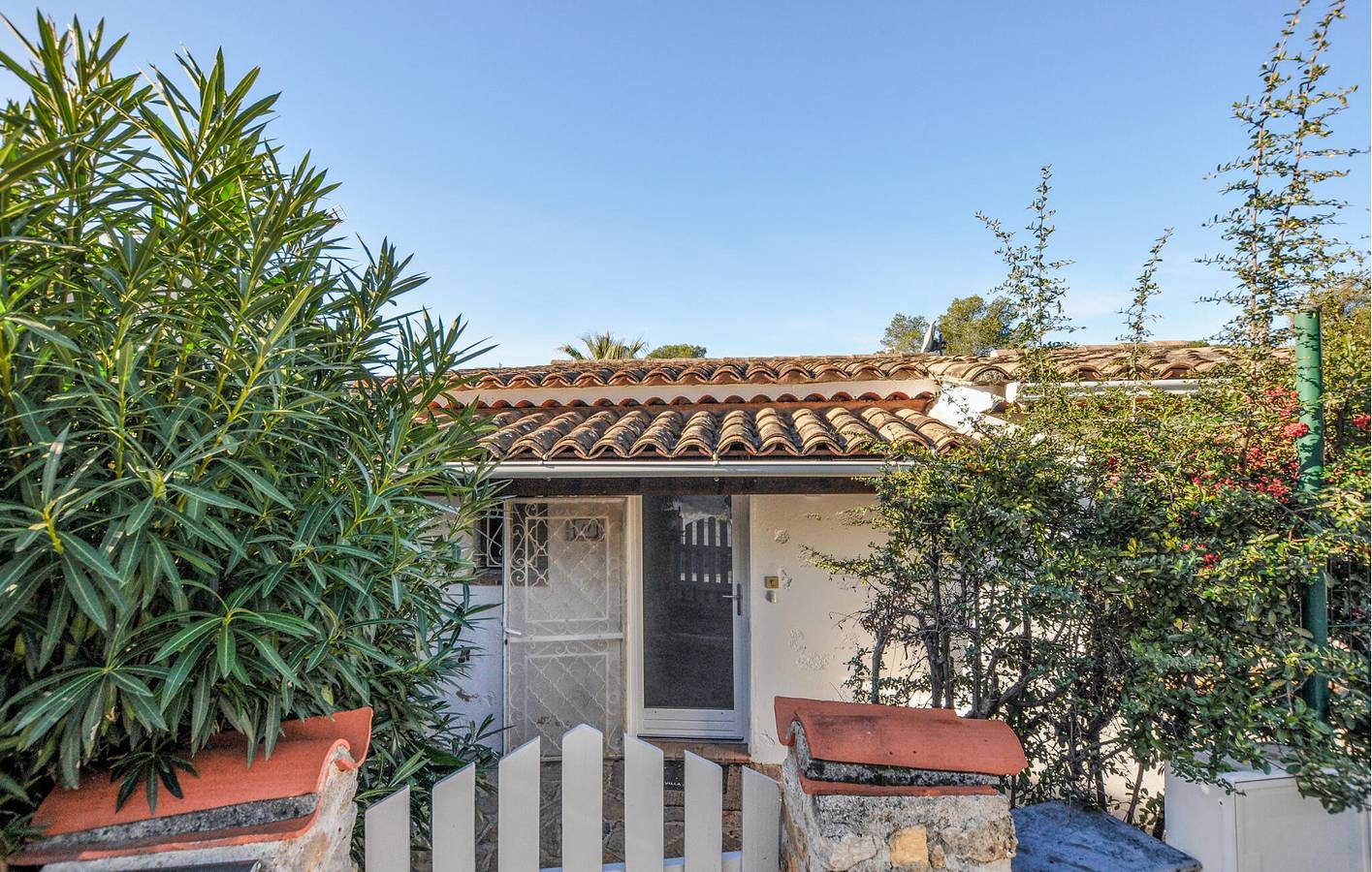 Stilvolles 90-qm-Apartment mit AC, Pool und Parkplatz, nahe Restaurants und Seen in Frejus, Mittelmeerküste (Frankreich)
