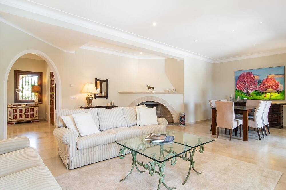 Wunderschönes Haus in Cala Pi mit privatem Swimmingpool, der sowohl drinnen als. in Vallgornera, Llucmajor