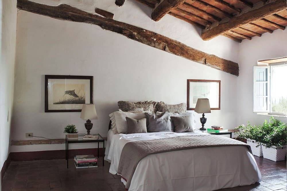 Podere Sangiovese, pool and view in Chianti region in Lilliano, Castellina in Chianti