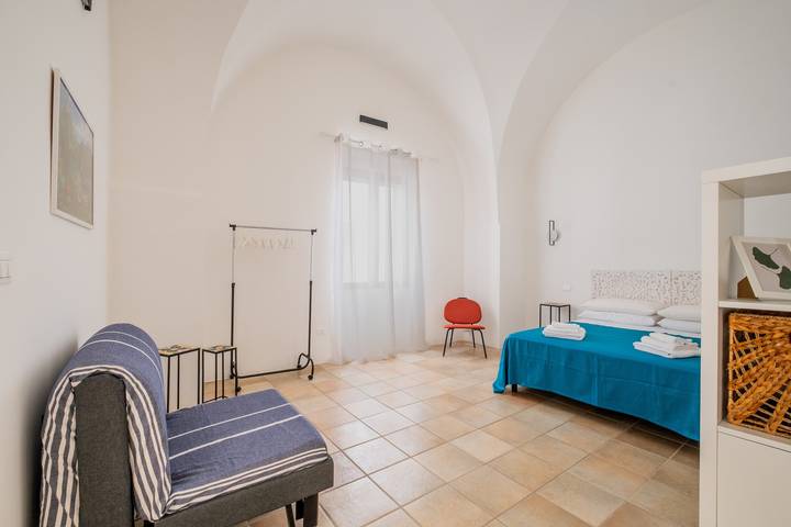 Hel lejlighed, Apartment 'L'angolo Del Teatro' with Private Terrace and Air Conditioning in Galatone, Taranto-bugten