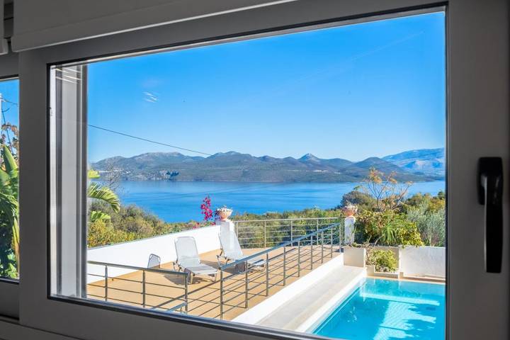 Villa für 6 Personen, mit Ausblick und Garten sowie Pool in Alexandros