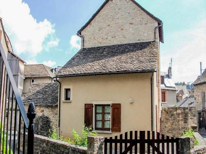 Gîte pour 6 personnes, avec piscine, adapté aux familles à Chirac