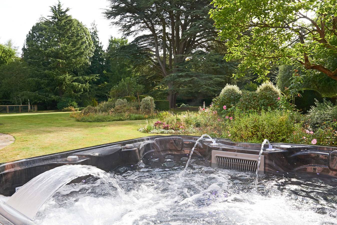 Large Manor House with Pool, Hot Tub & Gardens in Bixley, Norfolk