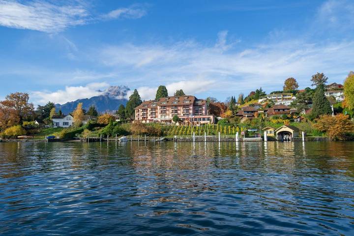 Hôtel pour 3 personnes, avec Terrasse et Jacuzzi ainsi que Jardin et Piscine à Horw