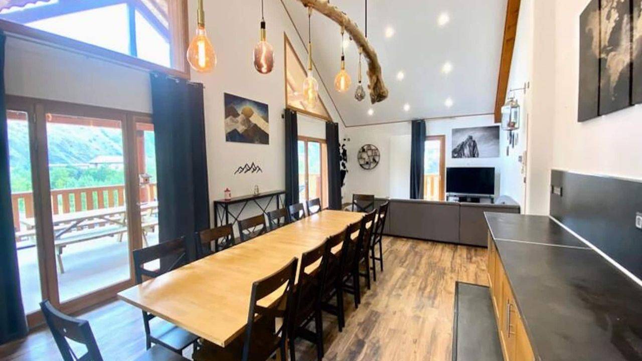 Entire holiday apartment, Ferienwohnung für 14 Personen (220 m²) in Saint-Jean-de-Maurienne in Saint-Jean-de-Maurienne, Saint-Jean-de-Maurienne region