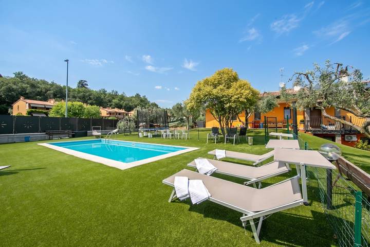 Ferienhaus für 6 Personen, mit Pool und Terrasse sowie Seeblick und Meerblick, kinderfreundlich am Gardasee - 3
