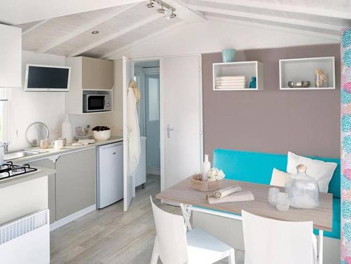 Camping pour 4 personnes, avec terrasse et piscine