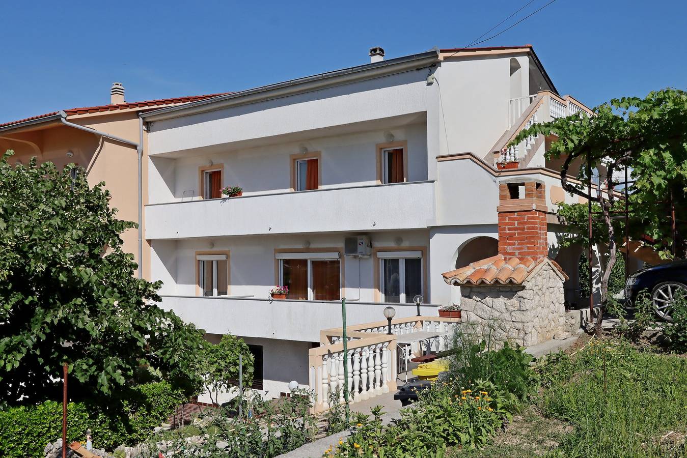 Ganze Wohnung, 3-Zimmer-Ferienwohnung mit Terrasse und Meerblick Supetarska Draga - Donja, Rab A-4966-a in Supetarska Draga, Rab