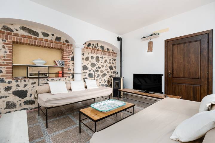 Villa 'Pedduzza' with Sea View, Private Terrace and Wi-Fi in Orosei, Gulf of Orosei