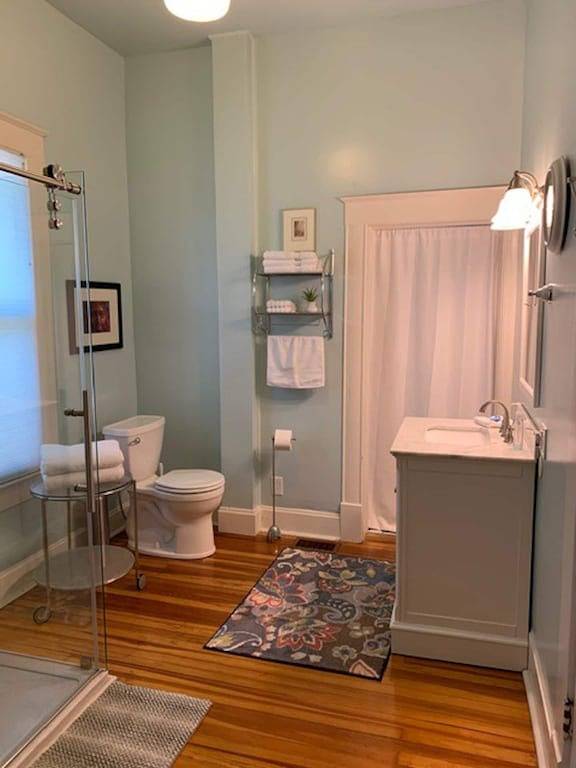 Beautiful Craftsman home near C-Street for you and your pets! in Springfield (MO), Greene County (MO)