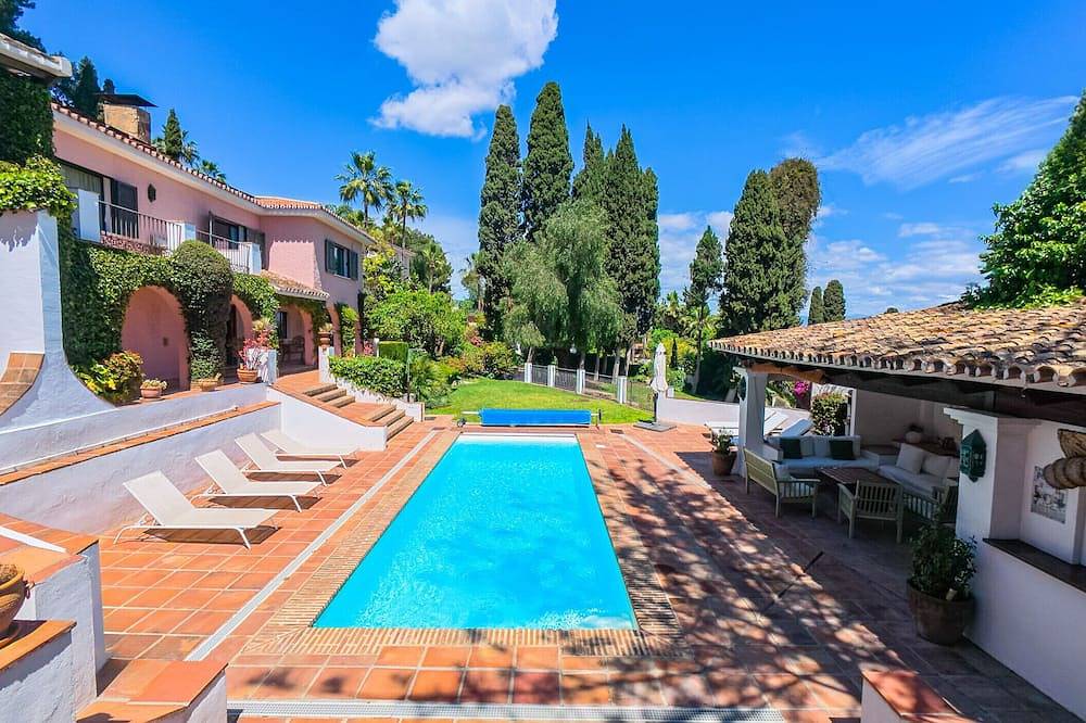 Cubo's Villa Las Capuchinas / piscine privée chauffée / climatisation / vue sur la mer / wifi gratuit in El Pinar Torremolinos, Torremolinos