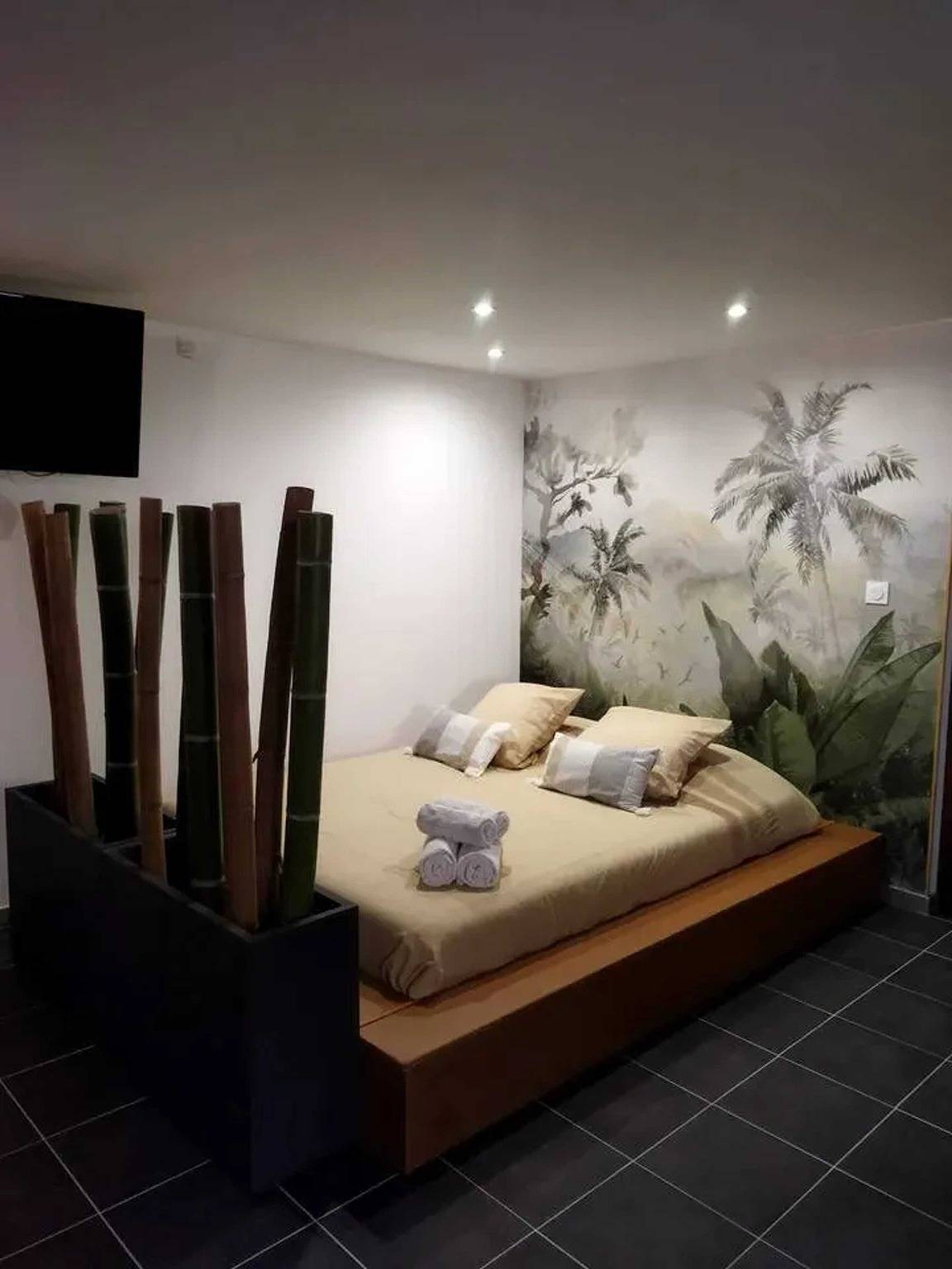 Entire studio, Romantic Studio in Baixas with Jacuzzi - 35m² in Baixas, Perpignan region
