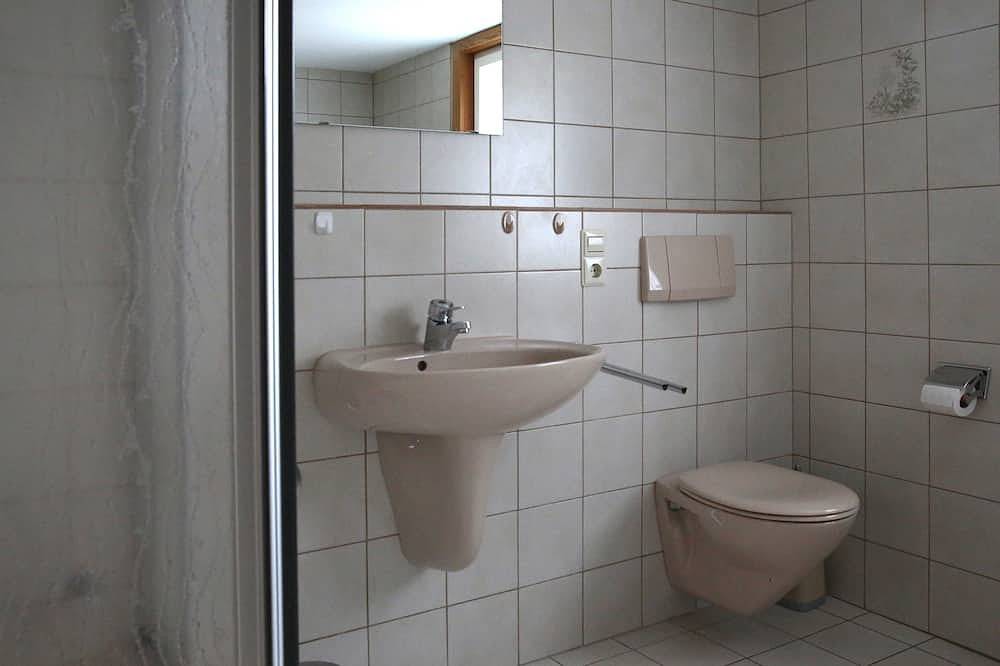 Ganze Wohnung, Historisches Odenwälder Haus mit Haus Elztalblick - Ferienwohnung A in Mudau, Neckar-Odenwald-Kreis