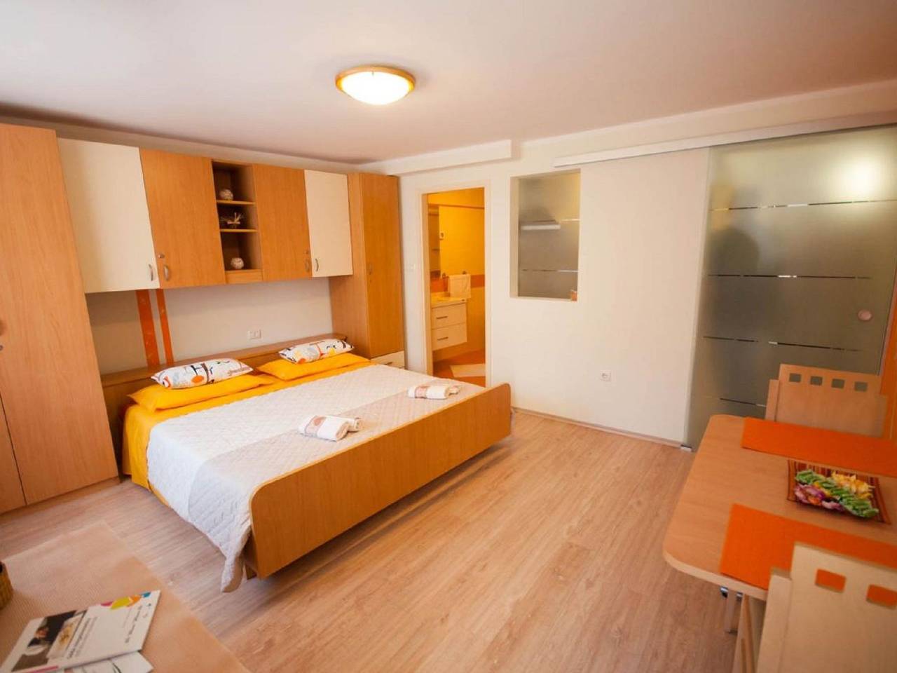 Ganze Wohnung, Studio "Dario" direkt am Strand in Novigrad, Umag und Umgebung