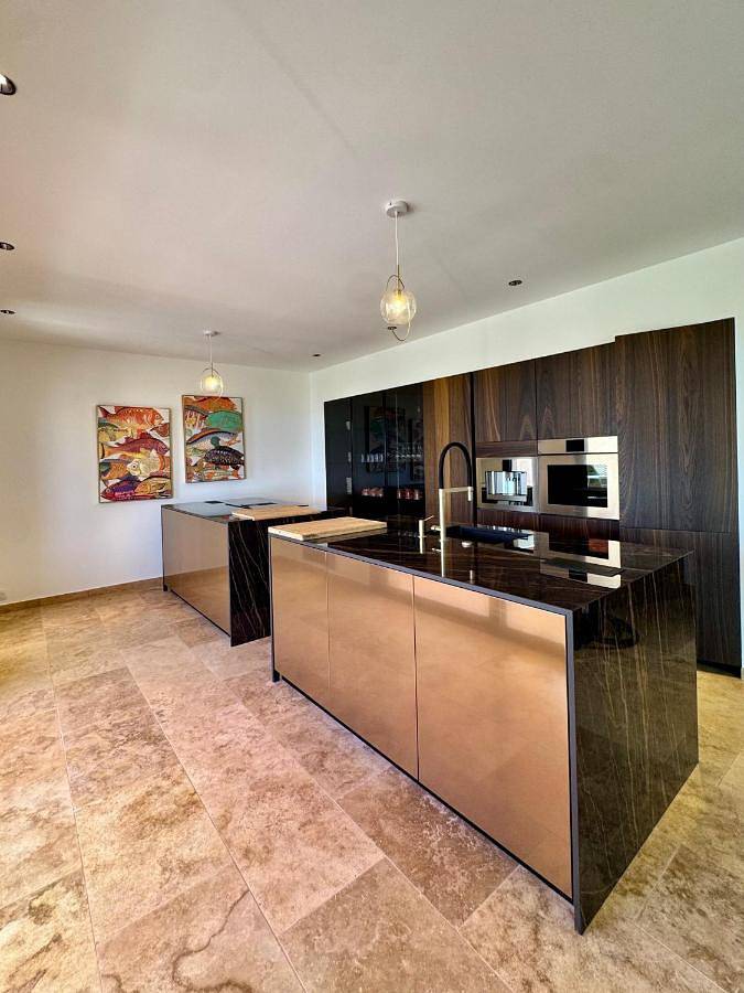 Appart’hôtel pour 6 personnes, avec terrasse ainsi que piscine et jardin, animaux acceptés