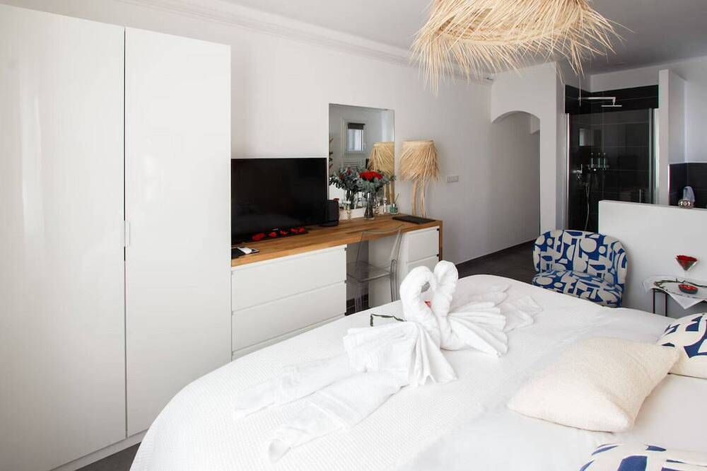 Ganze Wohnung, Casa Amor & Spa - Suite Romantique Loveroom Jacuzzi Privatif et Petits Déjeuners in Montfort-sur-Argens, Brignoles Region