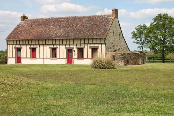 Gîte pour 4 personnes, avec jardin dans Villeneuve-en-Perseigne