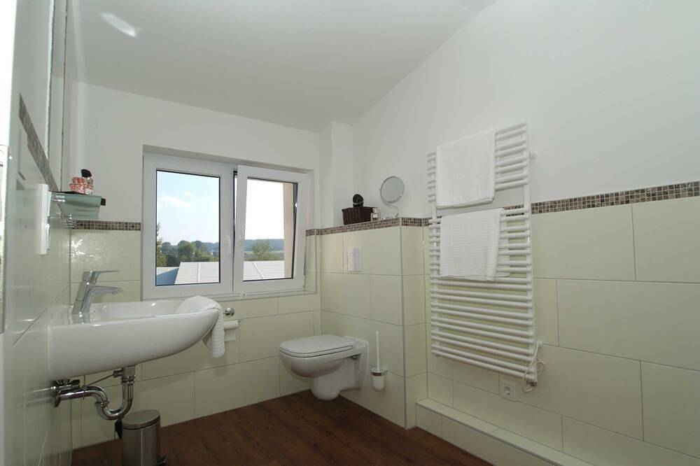 Exklusive Ferienwohnung mit Indoor-Pool, Sauna und großzügiger Terrasse in Kühlungsborn, Mecklenburgische Ostseeküste