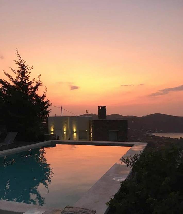 Maison d’hôte pour 2 personnes, avec Balcon et Terrasse ainsi que Jardin et Piscine dans Kea