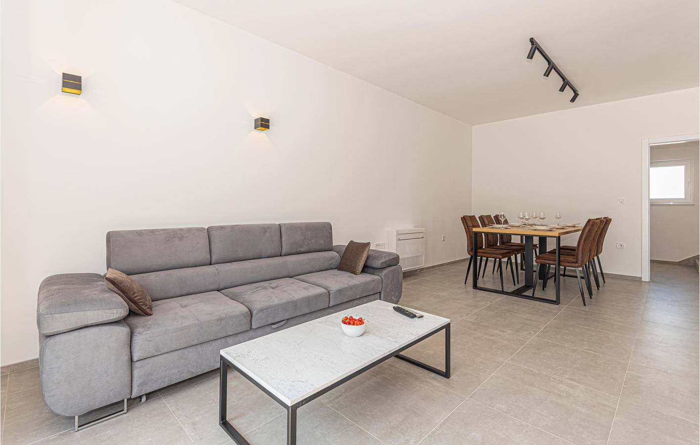 Ferienhaus für 7 Personen mit Terrasse in Bilice, Šibenik-Knin