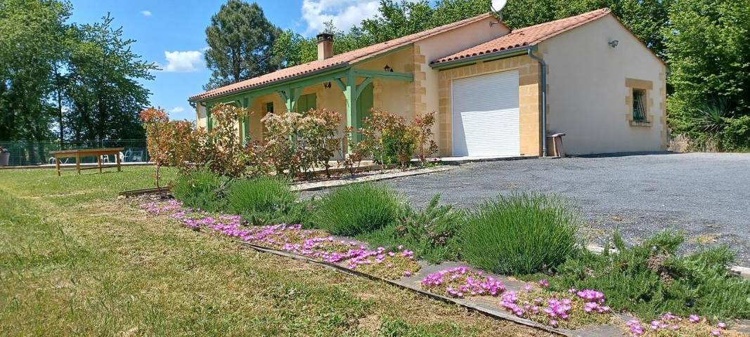 Location de vacances pour 6 personnes, avec vue ainsi que jardin et piscine à Marcillac-Saint-Quentin - 4