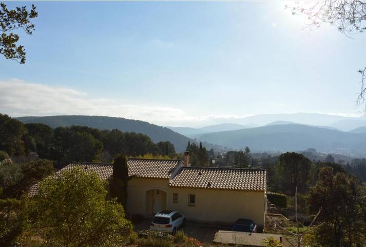 Location de vacances pour 6 personnes, avec vue ainsi que terrasse et piscine à Saint-Zacharie - 4