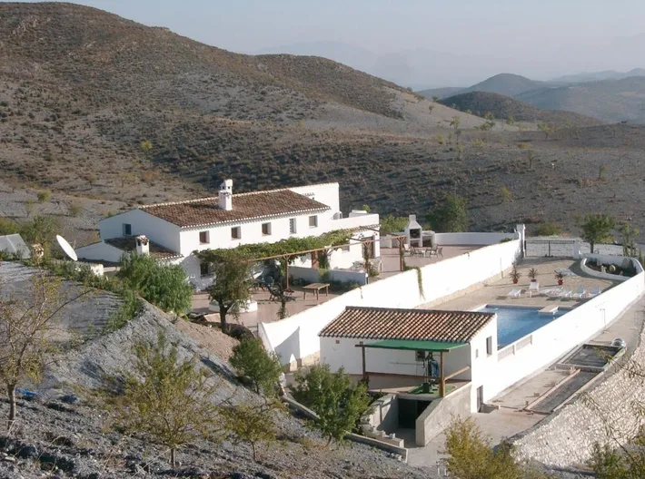 Alojamiento y desayuno para 3 personas, con vistas y jardín - 1