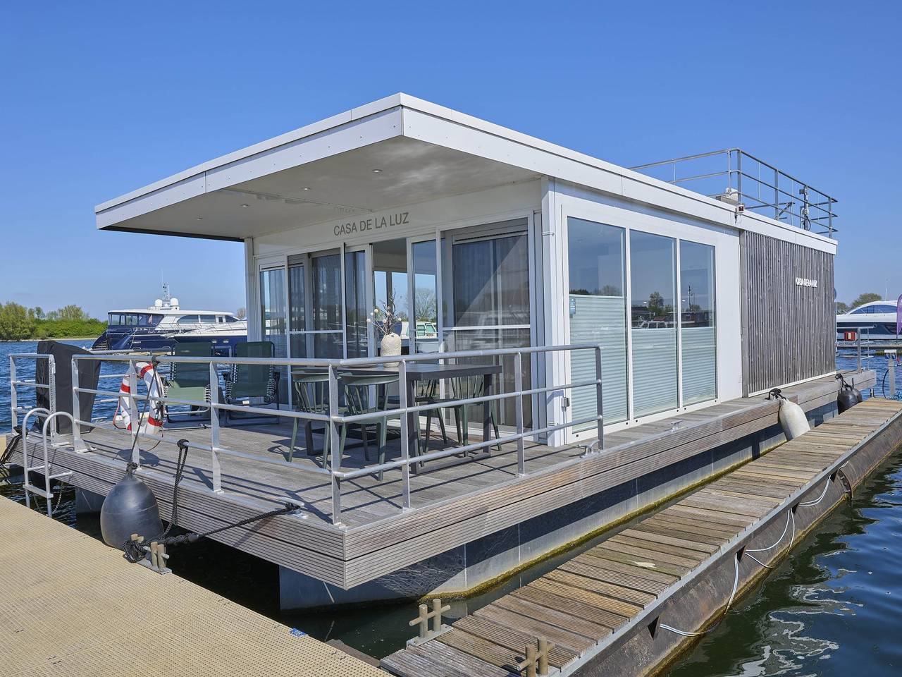 Prachtige huisboot in mooie haven in Kerkdriel in Kerkdriel, Betuwe