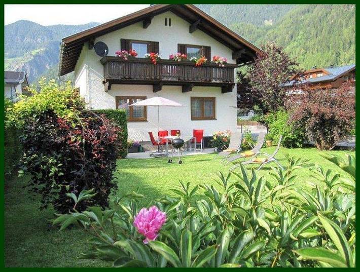 Ferienwohnung für 5 Personen, mit Balkon und Terrasse sowie Garten im Ötztal