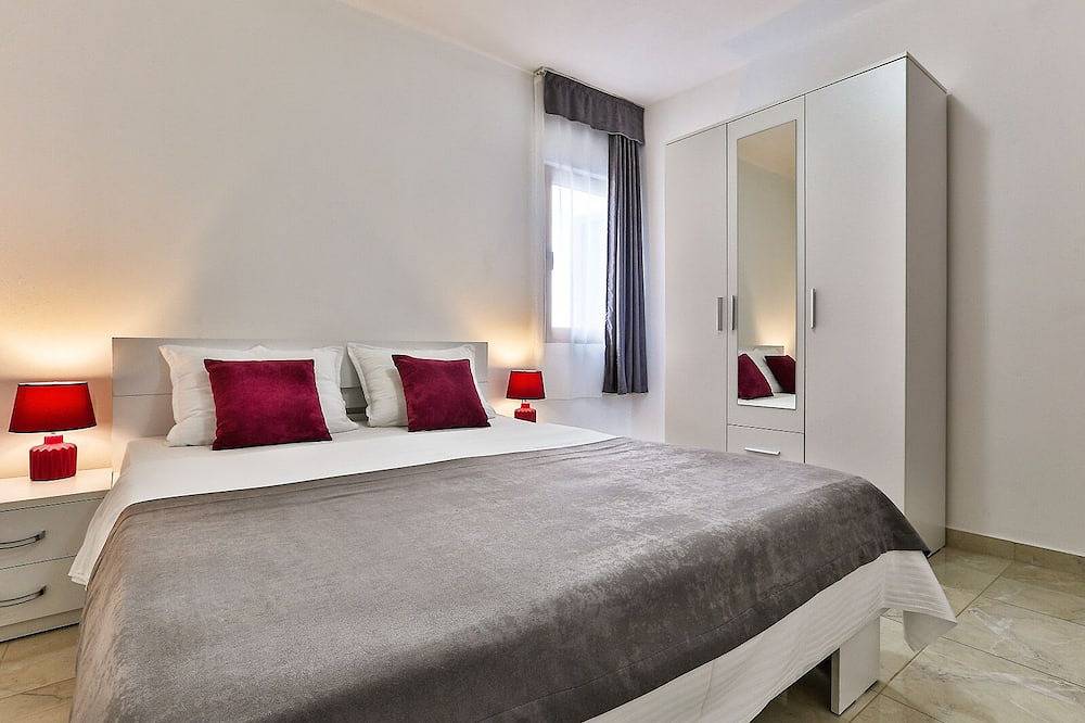 Apartments  Sidro in Dobra Voda, Montenegro